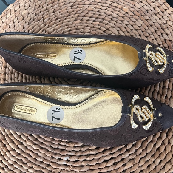 Rocawear Brown Flats with Gold Detailing - Picture 2 of 15
